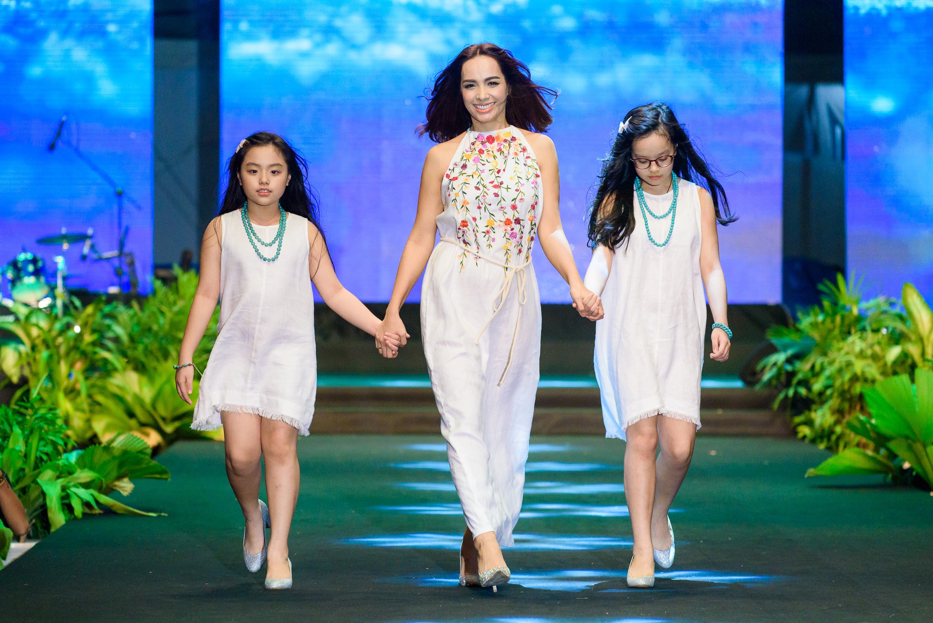Thuý Hạnh cùng con gái diễn thời trang ảnh 2 Thuy Hanh cung con gai dien thoi trang anh 2