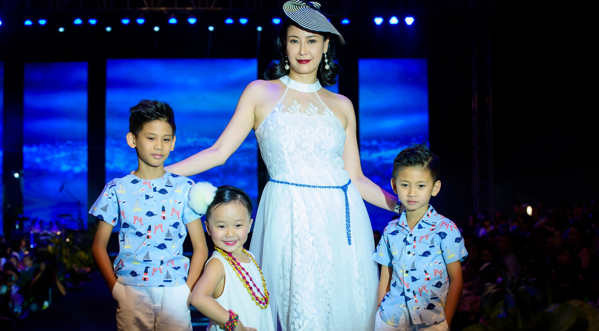 Con gai Linh Nga dien thoi trang cung quy tu nha Ha Kieu Anh hinh anh