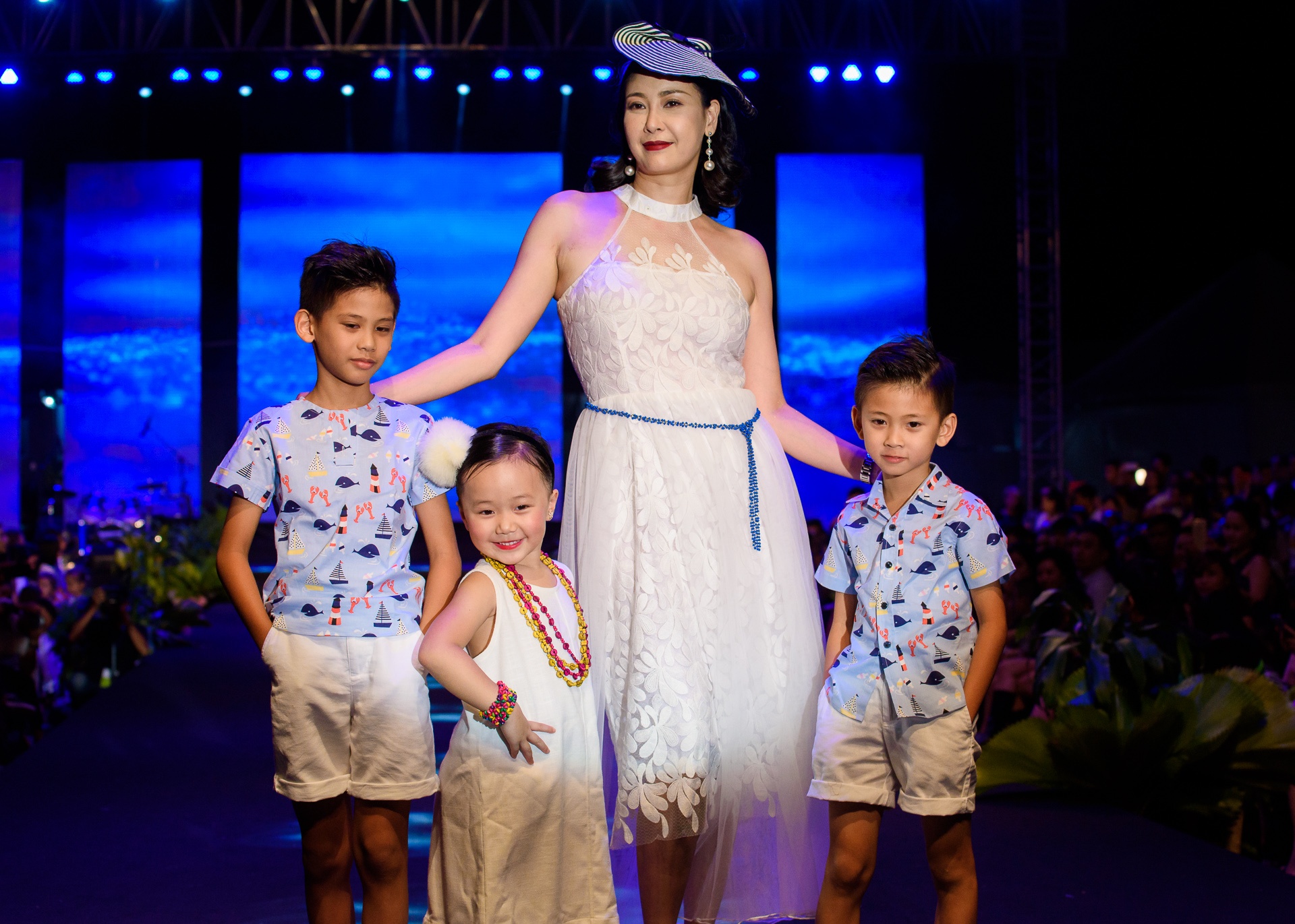 Quý tử nhà Hà Kiều Anh trình diễn thời trang ảnh 2 Quy tu nha Ha Kieu Anh trinh dien thoi trang anh 2