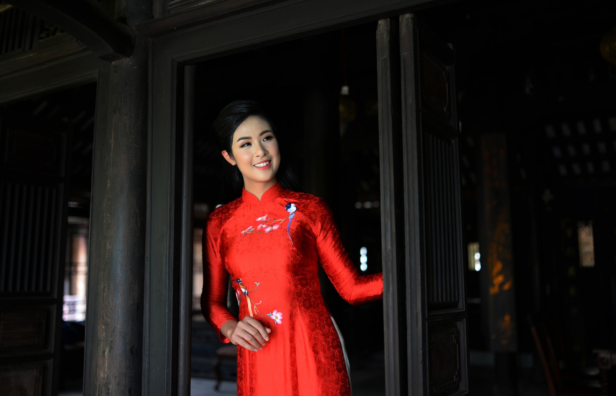 Ngoc Han duyen dang trong ta ao dai lua to tam hinh anh