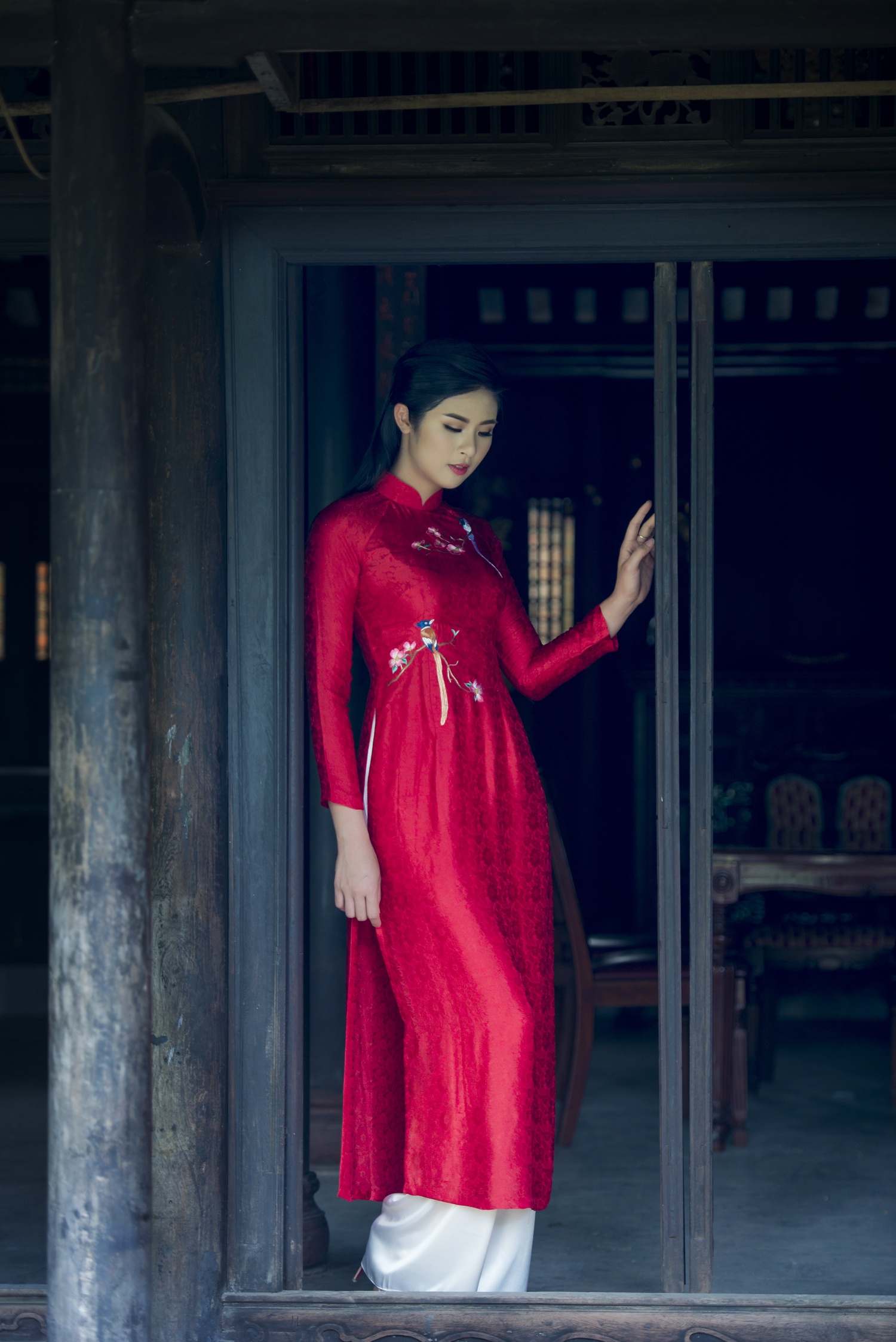 Ngoc Han duyen dang ao dai truyen thong anh 2