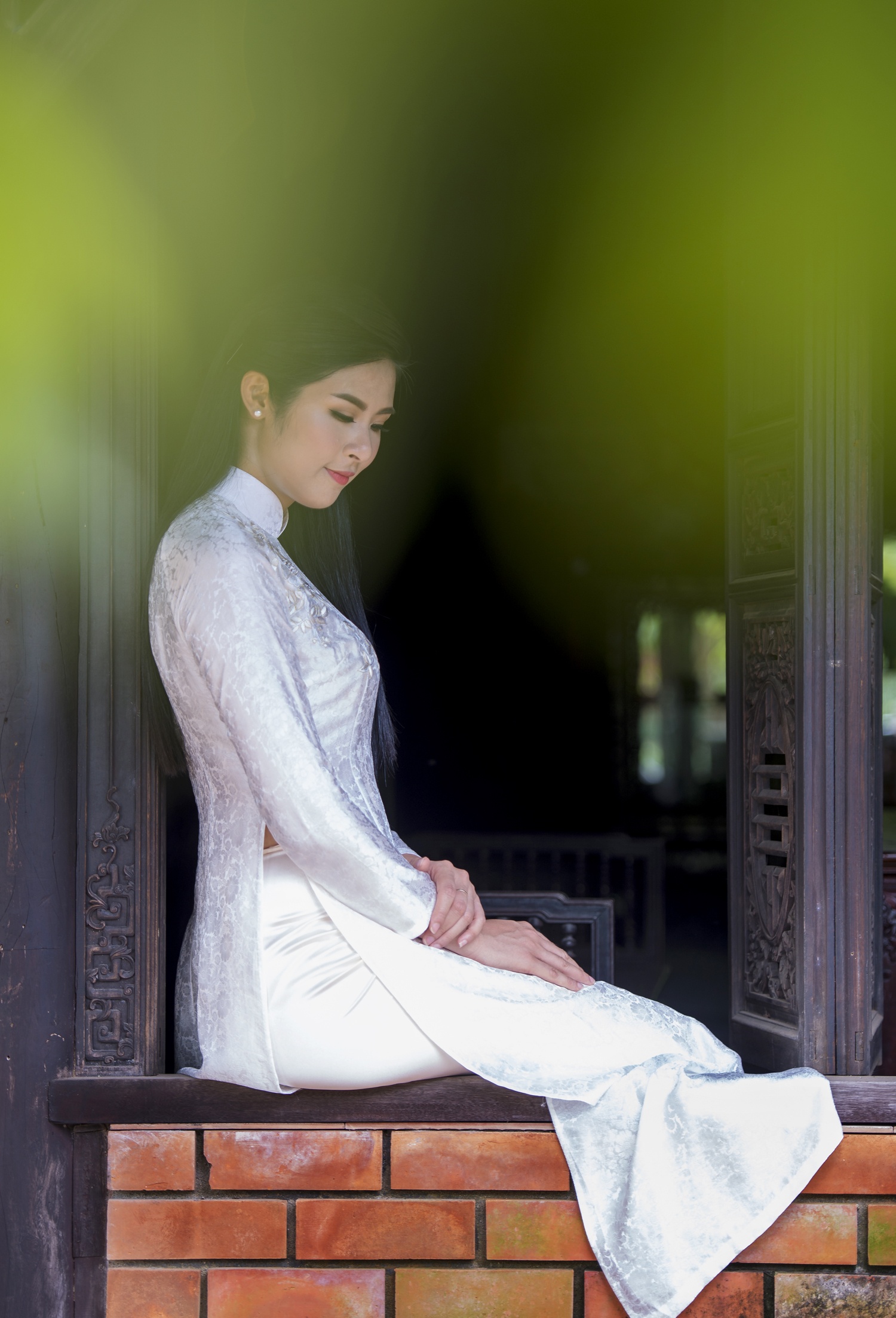 Ngoc Han duyen dang ao dai truyen thong anh 5