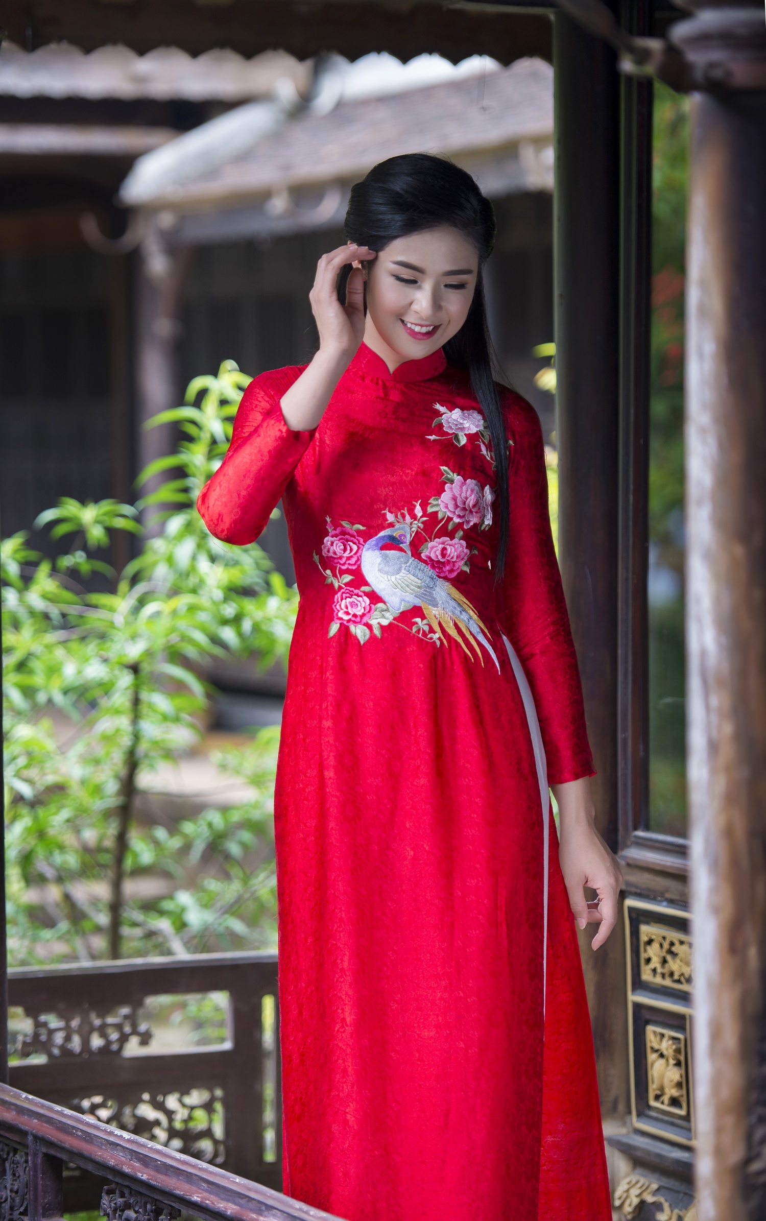 Ngoc Han duyen dang ao dai truyen thong anh 6