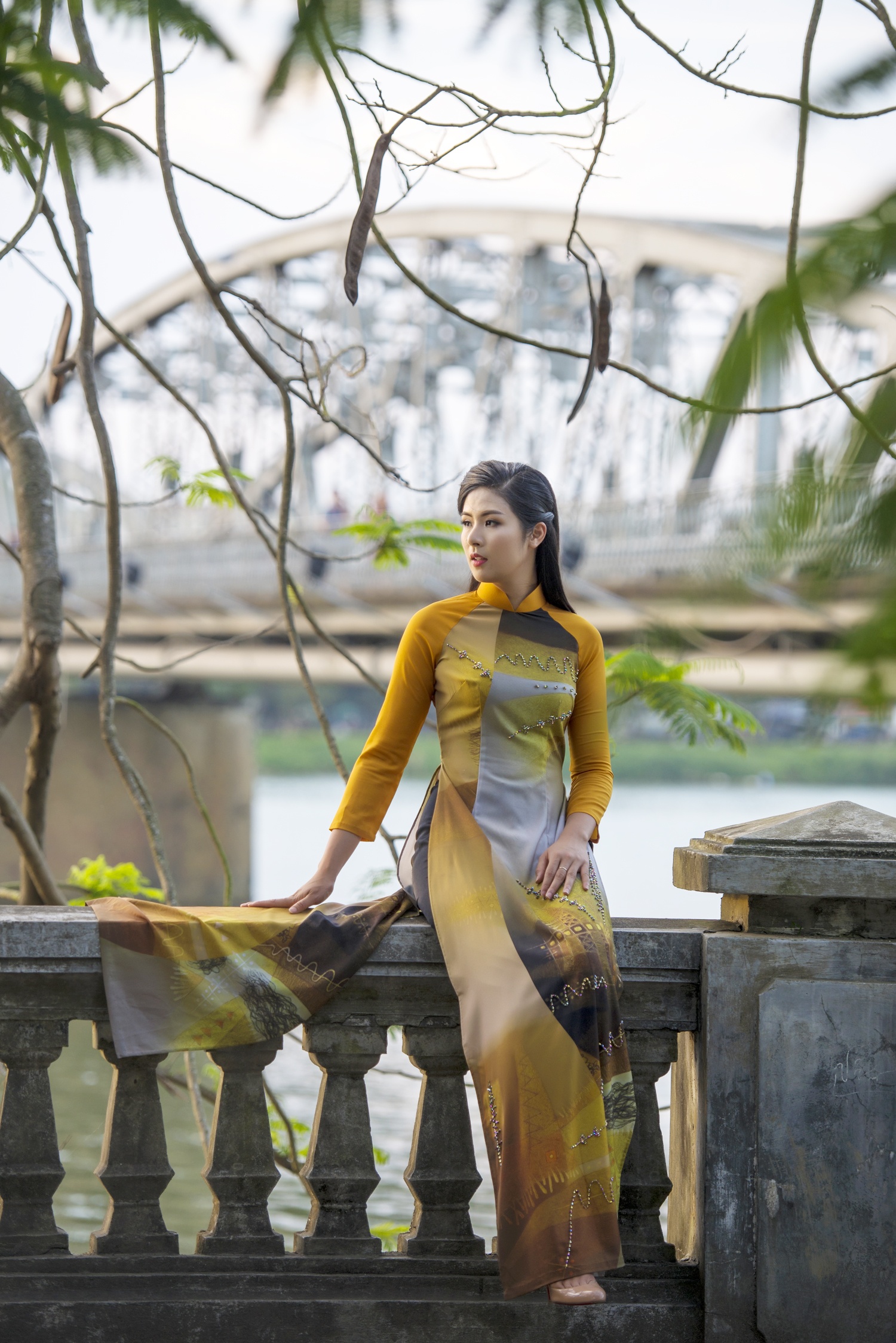 Ngoc Han duyen dang ao dai truyen thong anh 9