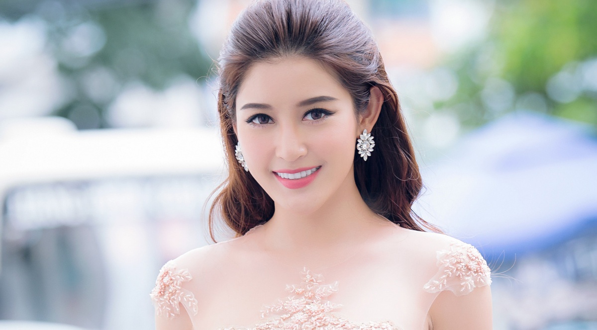 A khoi Ao dai: 'Huyen My khong cuop co hoi cua toi o Hoa hau Hoa binh' hinh anh