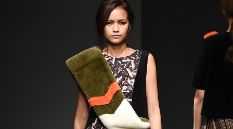 Quan quan Ngoc Chau noi bat tren san dien Seoul Fashion Week hinh anh
