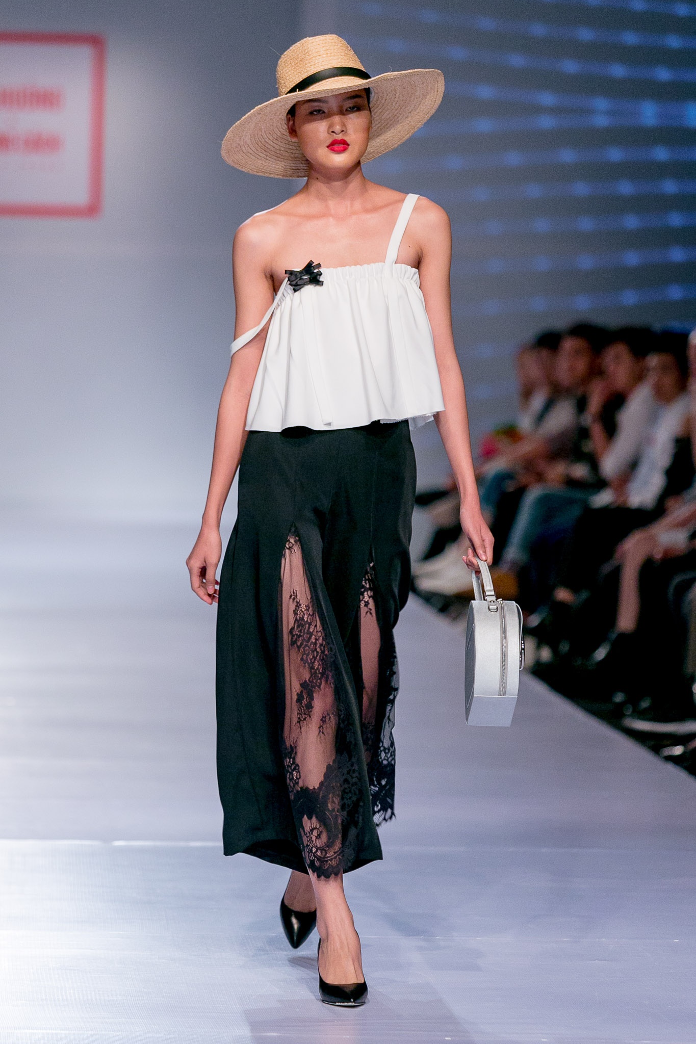 Lan Khue lam vedette anh 7