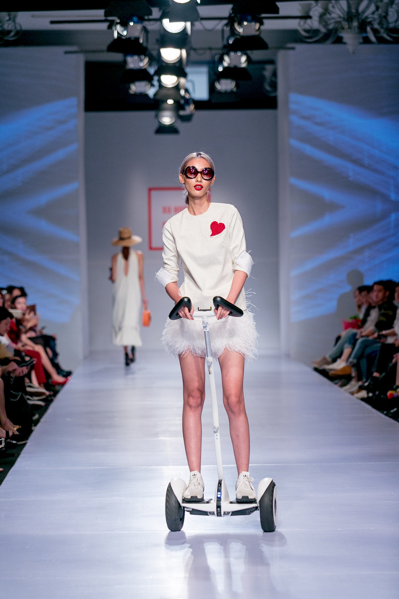 Lan Khue lam vedette anh 1