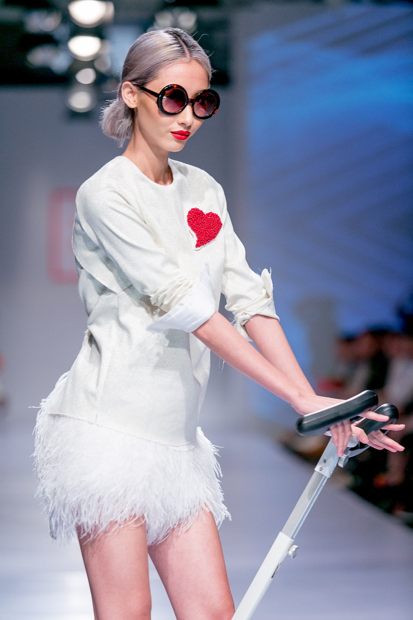 Lan Khue lam vedette anh 2