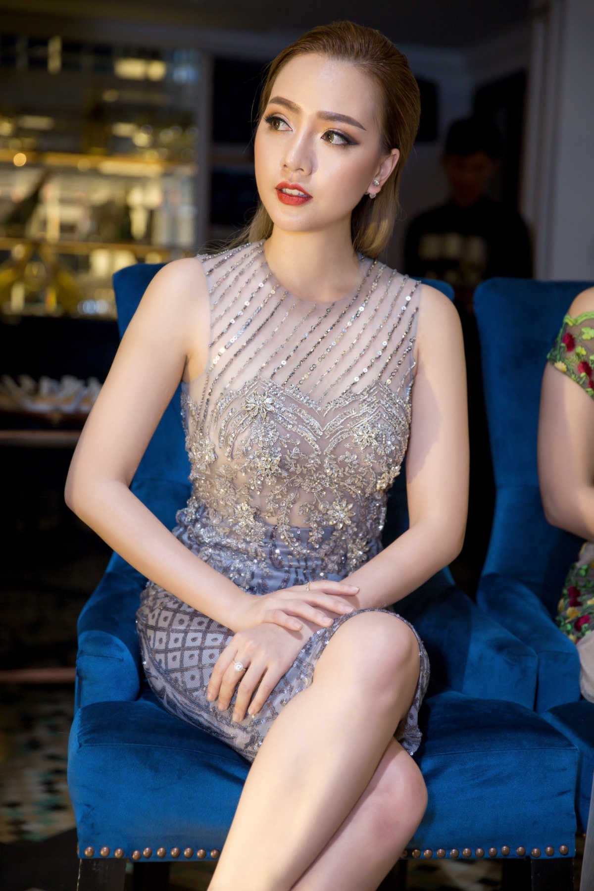 Vo Hoang Yen dien dam xe nguc sau dien thoi trang anh 8