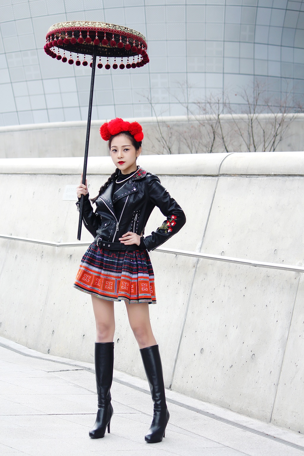 Tam Trieu Dang mac do dan toc anh 1