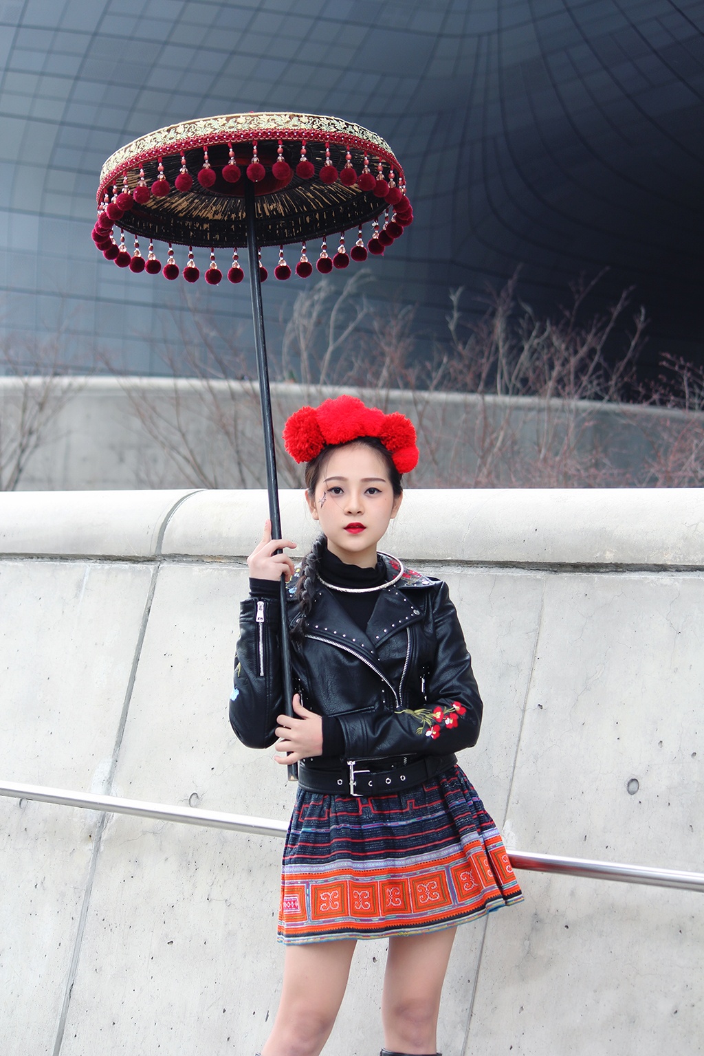 Tam Trieu Dang mac do dan toc anh 2