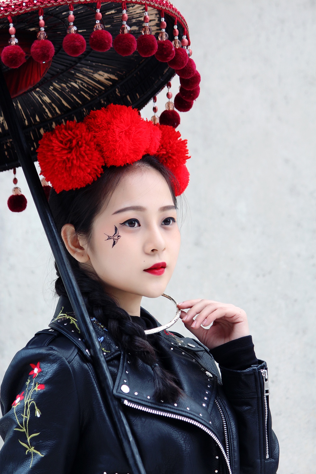 Tam Trieu Dang mac do dan toc anh 3