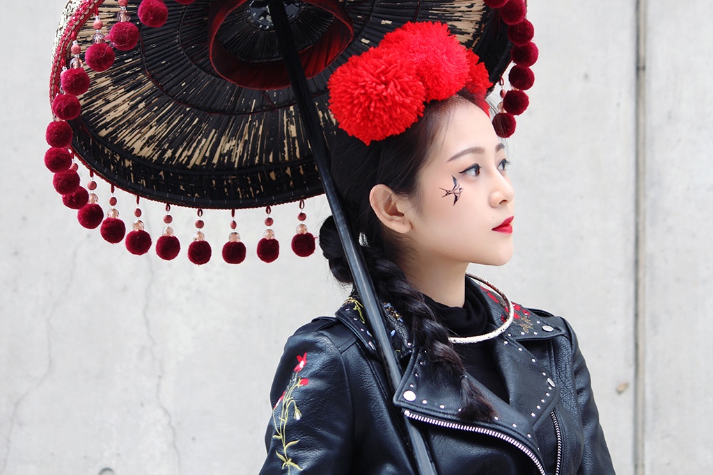 Tam Trieu Dang mac do dan toc anh 4