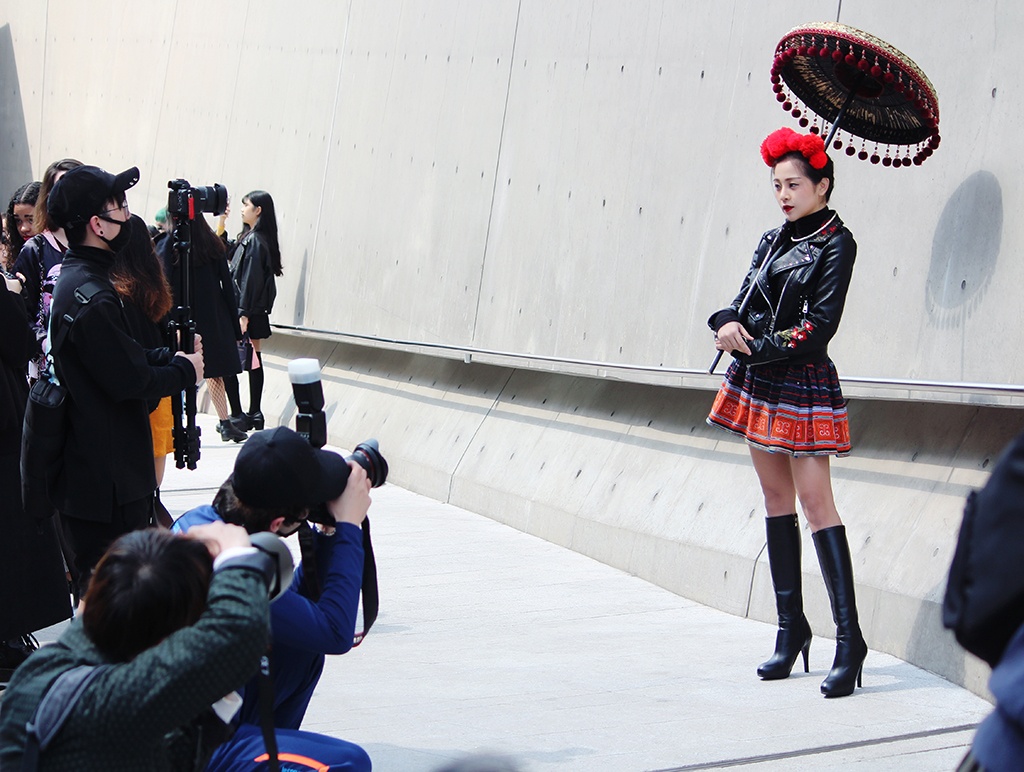 Tam Trieu Dang mac do dan toc anh 6