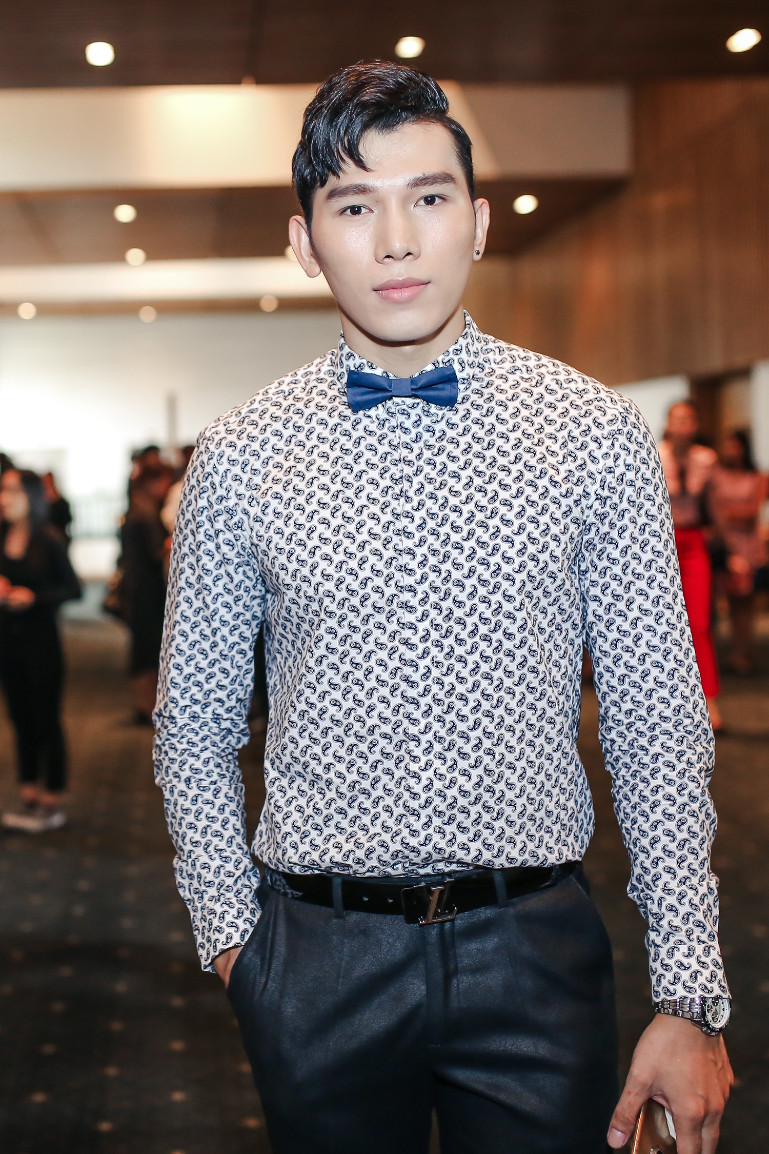 Hoang Thuy mac ca tinh o su kien anh 6