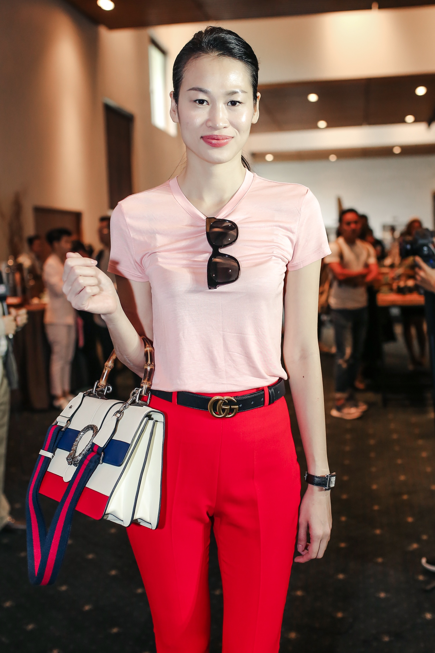 Hoang Thuy mac ca tinh o su kien anh 7