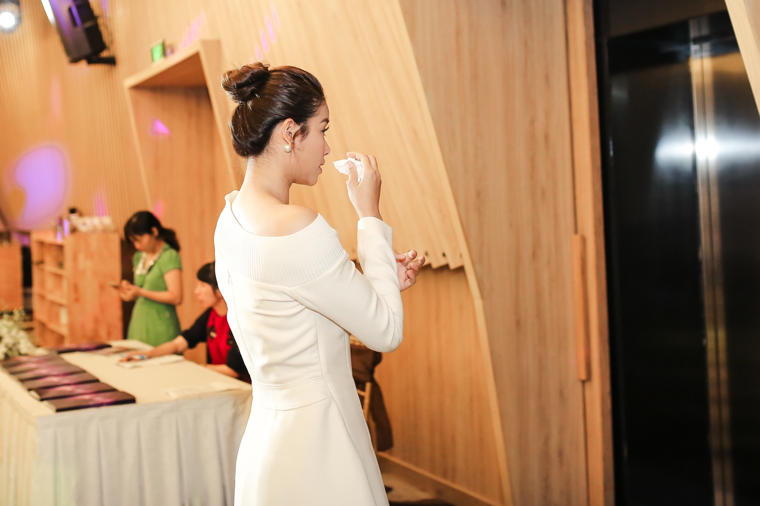 Pham Huong chua san sang di hat anh 7