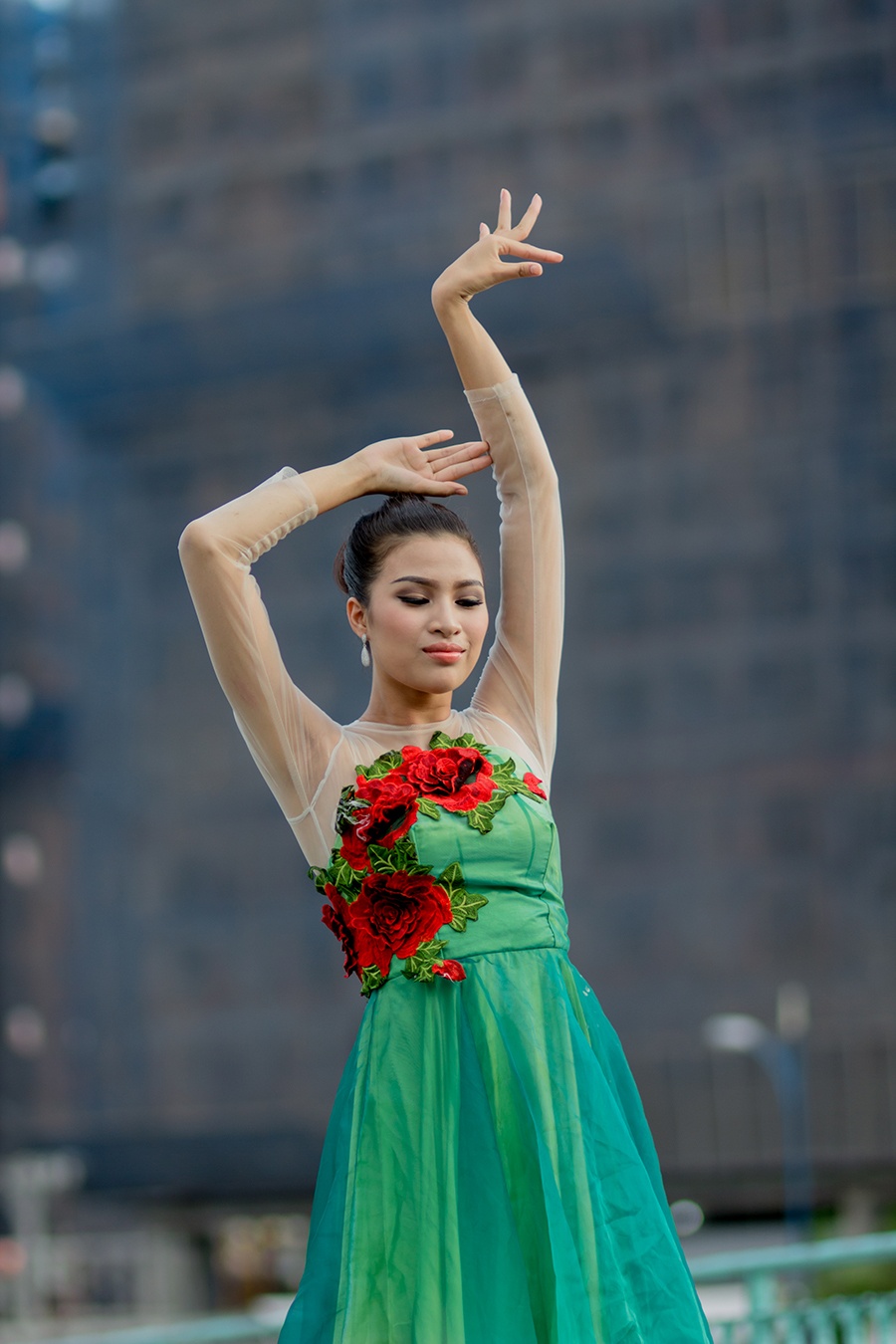 Nguyen Thi Thanh lot top 10 Hoa hau Tai nang anh 1