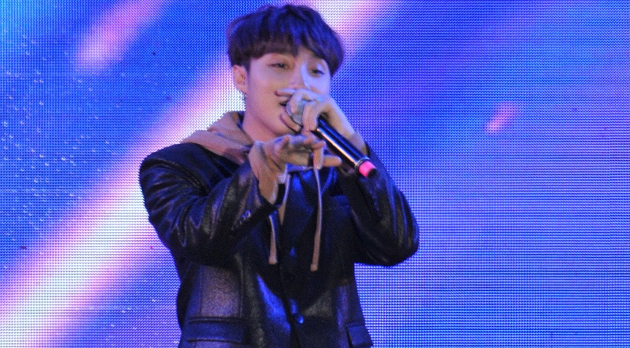 Sau buoi fansign, Son Tung 'len dong' voi fan Ha Noi hinh anh