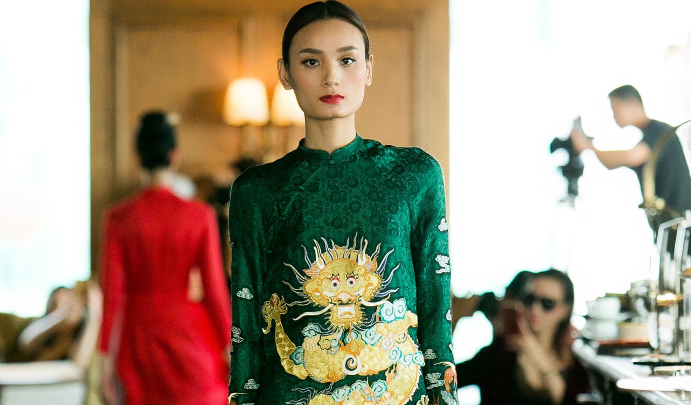 Le Thuy du su kien giua on ao bi cam dien o Tuan le thoi trang hinh anh