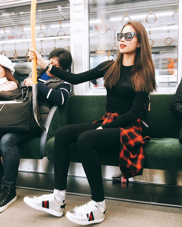 Hoang Thuy,  Thanh Hang noi bat nhat tuan anh 4