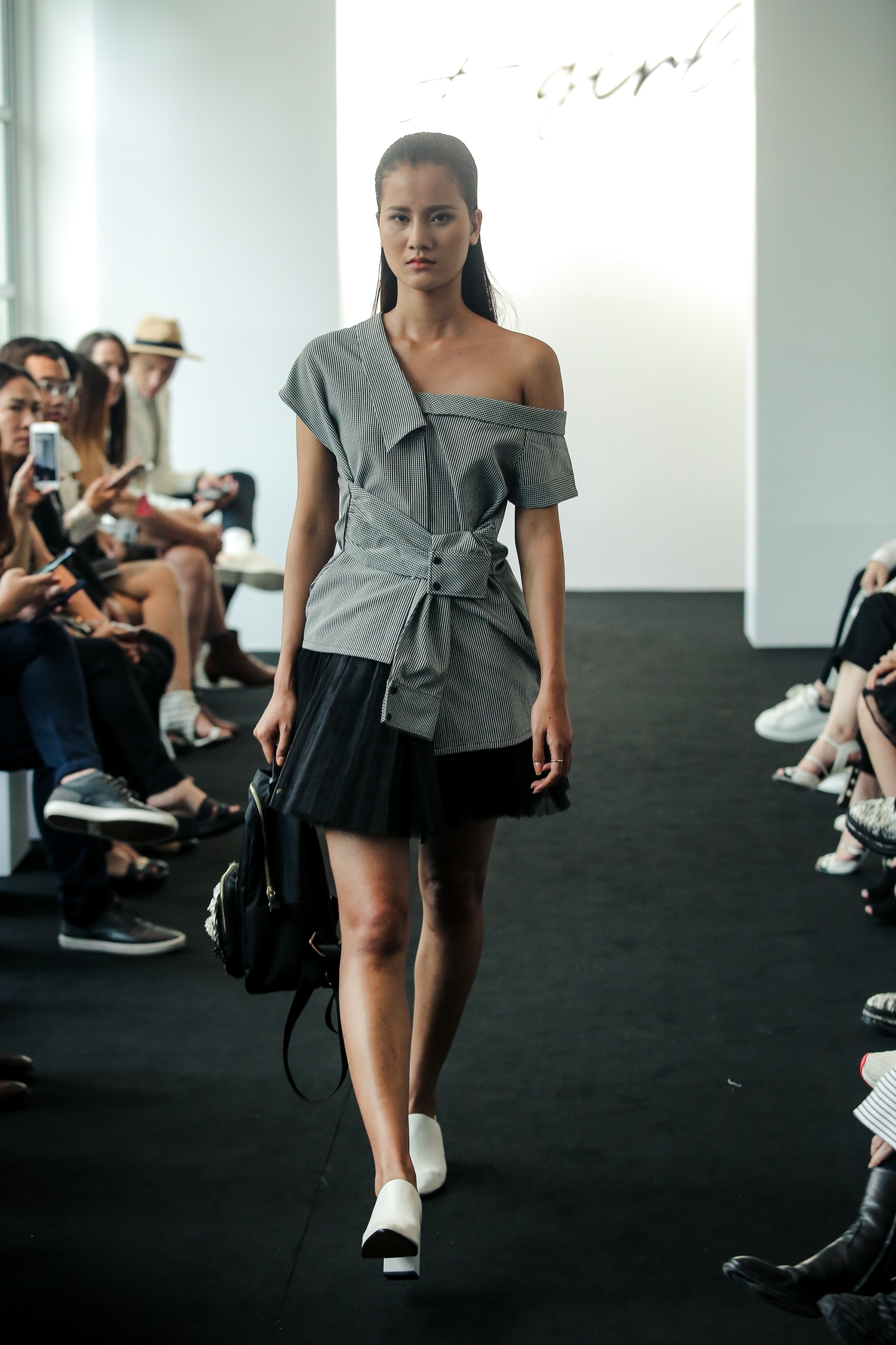 Phi Phuong Anh lam vedette show Phuong Trinh anh 5