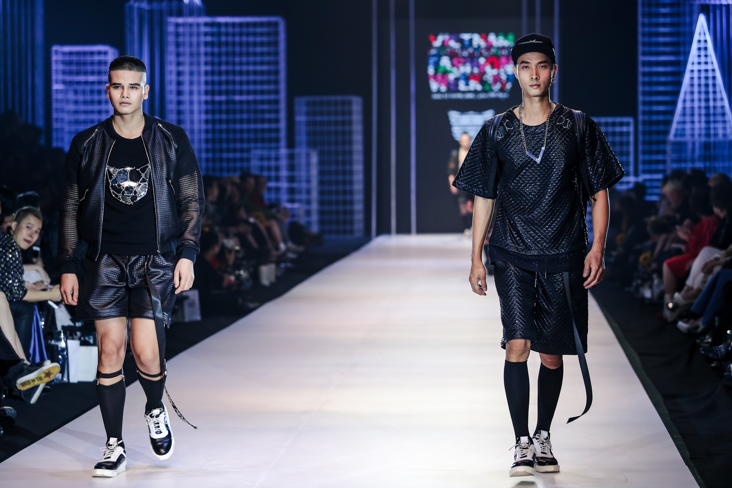 Noo Phuoc Thinh catwalk giua dan mau anh 5
