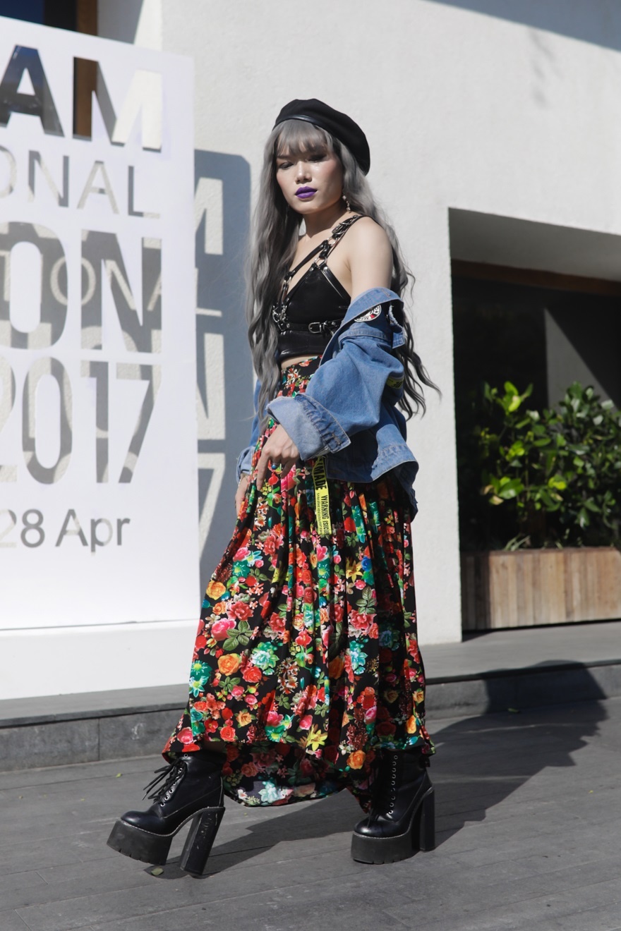 Phi Phuong Anh noi bat tren duong pho anh 7