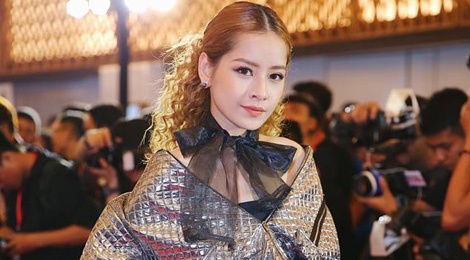 Dan sao Viet khoe sac tren tham do Tuan le thoi trang hinh anh