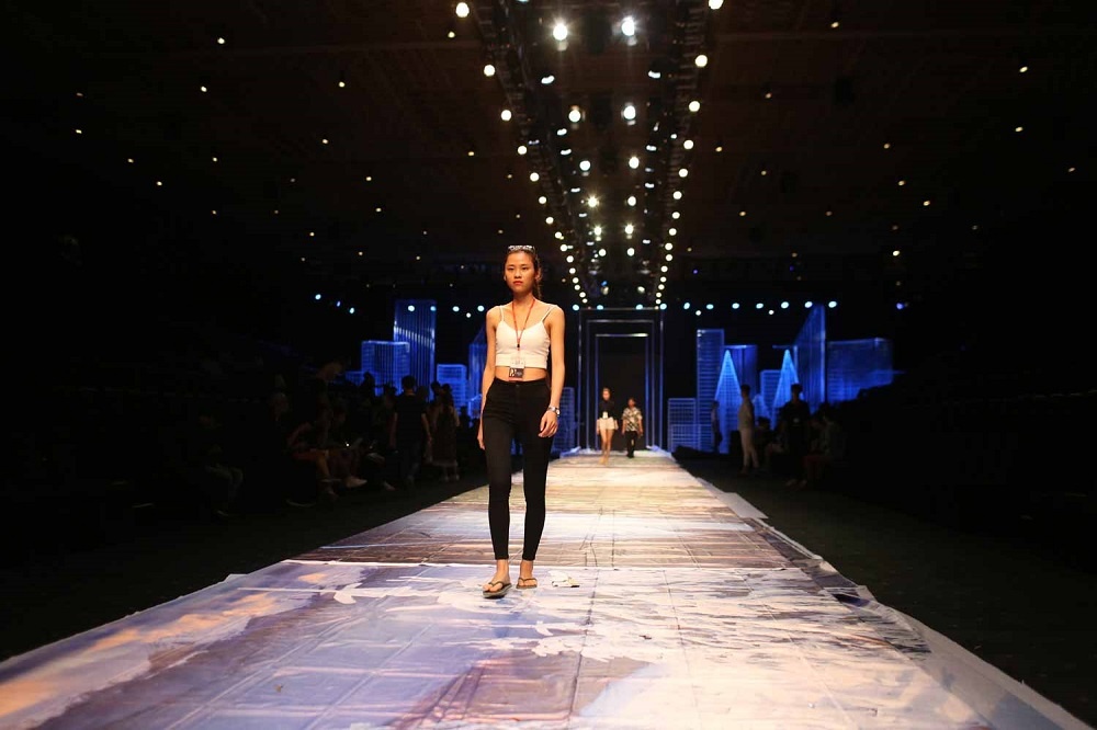 Kỳ Duyên diễn ở Tuần lễ thời trang quốc tế VN ảnh 4 Ky Duyen dien o Tuan le thoi trang quoc te VN anh 4