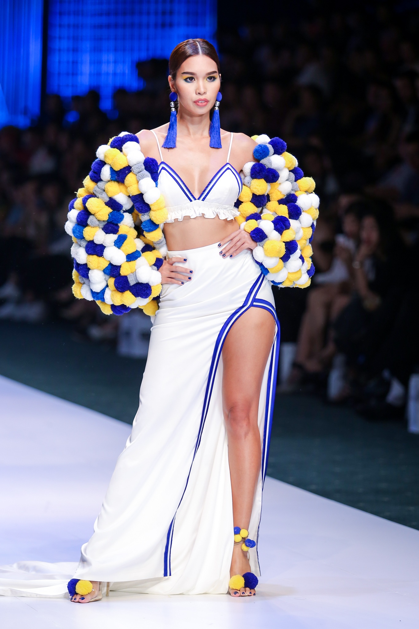 Ha Anh sai buoc o Tuan le thoi trang anh 1