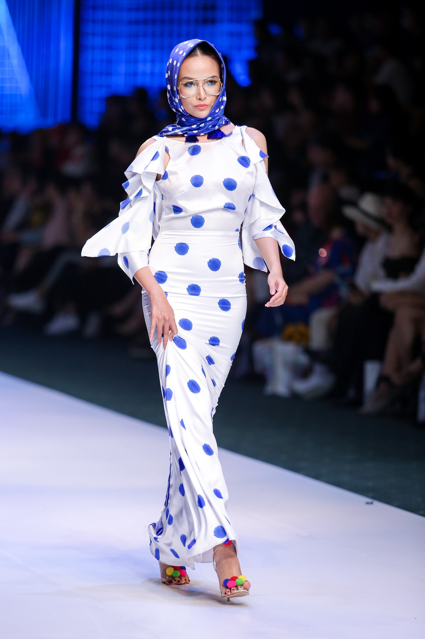 Ha Anh sai buoc o Tuan le thoi trang anh 10