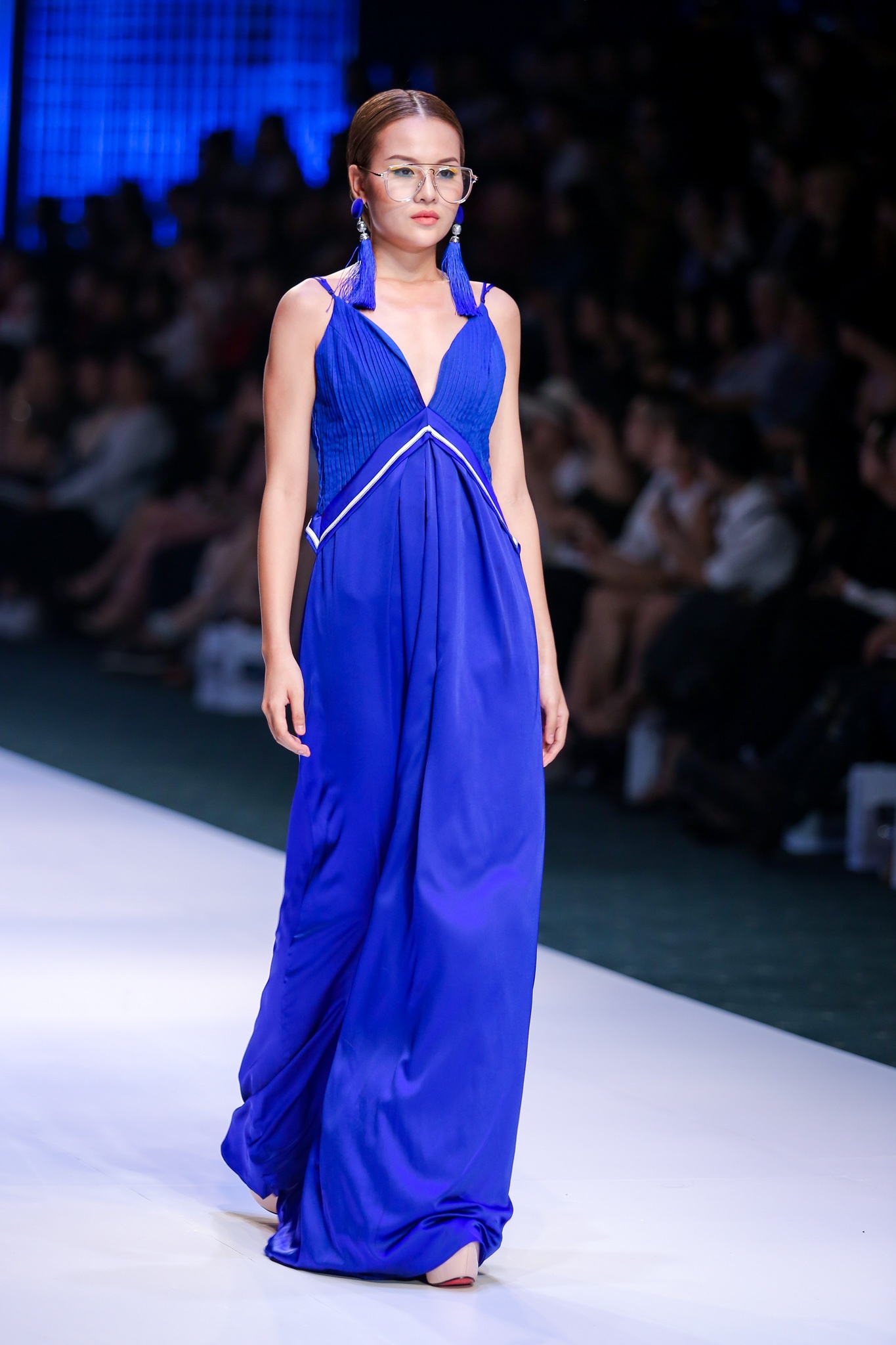 Ha Anh sai buoc o Tuan le thoi trang anh 11