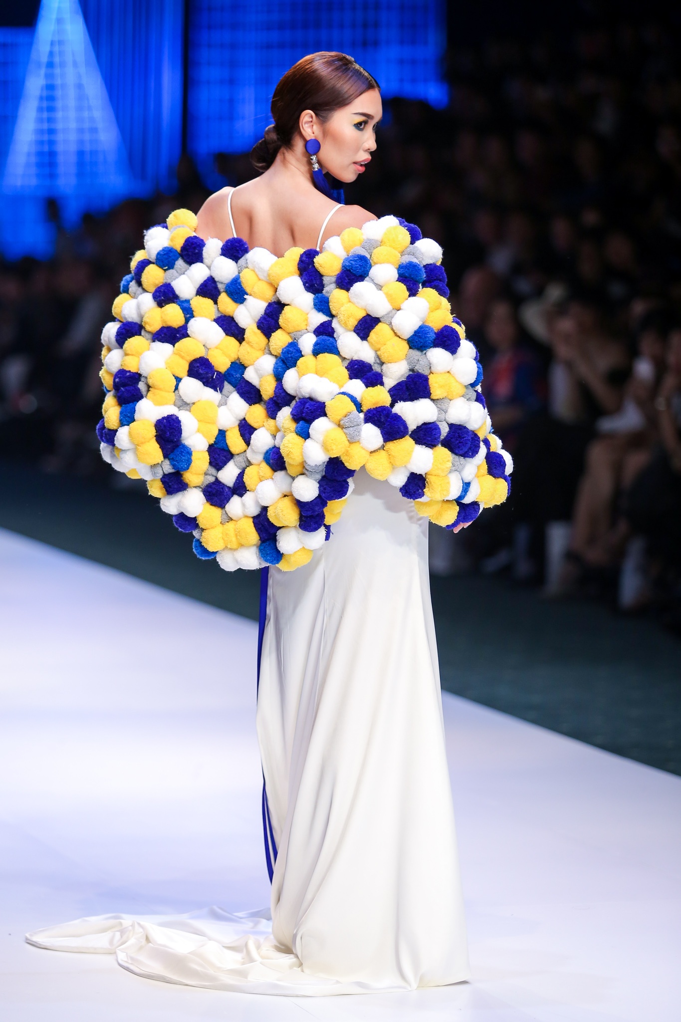 Ha Anh sai buoc o Tuan le thoi trang anh 2