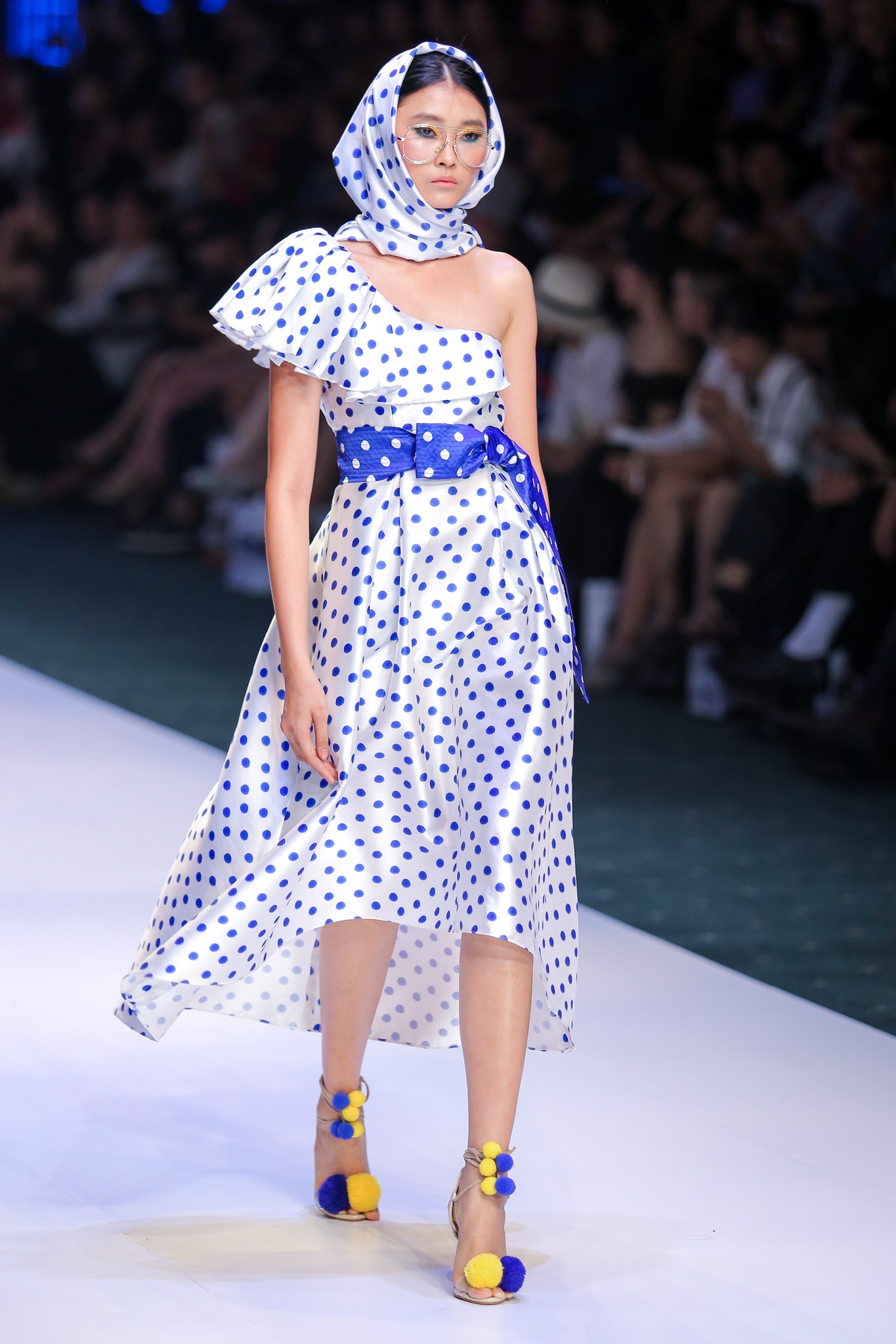 Ha Anh sai buoc o Tuan le thoi trang anh 5