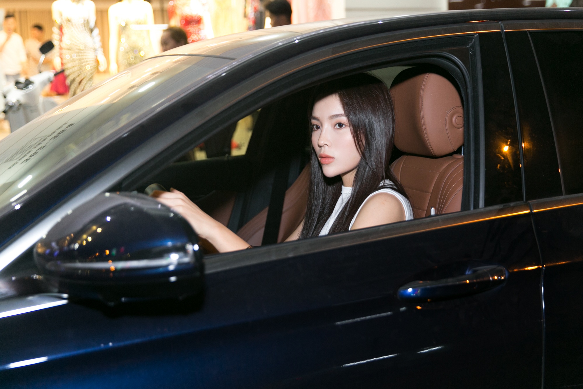 Ky Duyen thu trang phuc du tuan le thoi trang anh 1