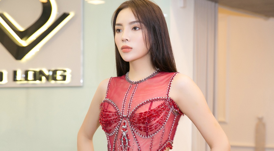 Hoa hau Ky Duyen thu trang phuc du Tuan le thoi trang hinh anh