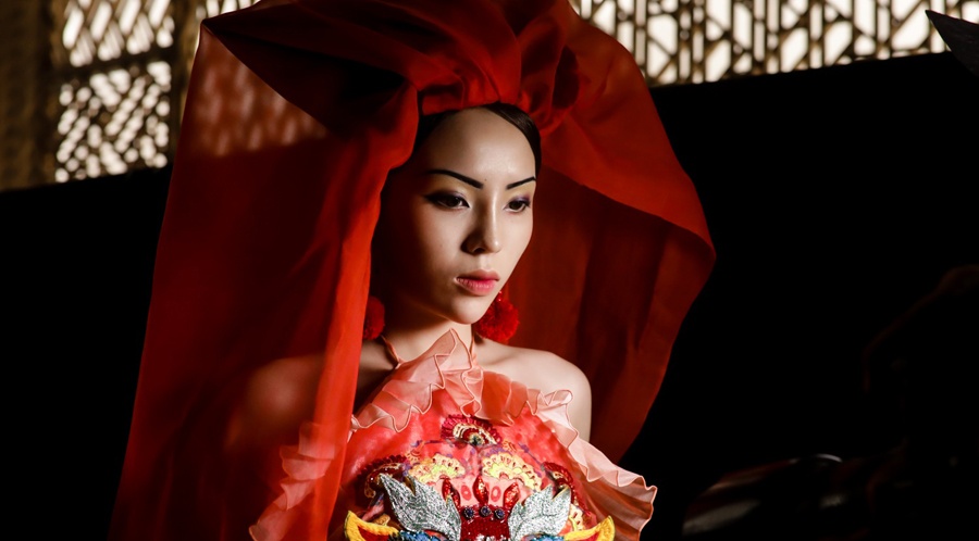 Xu huong trang diem chan may mong o Tuan le thoi trang hinh anh