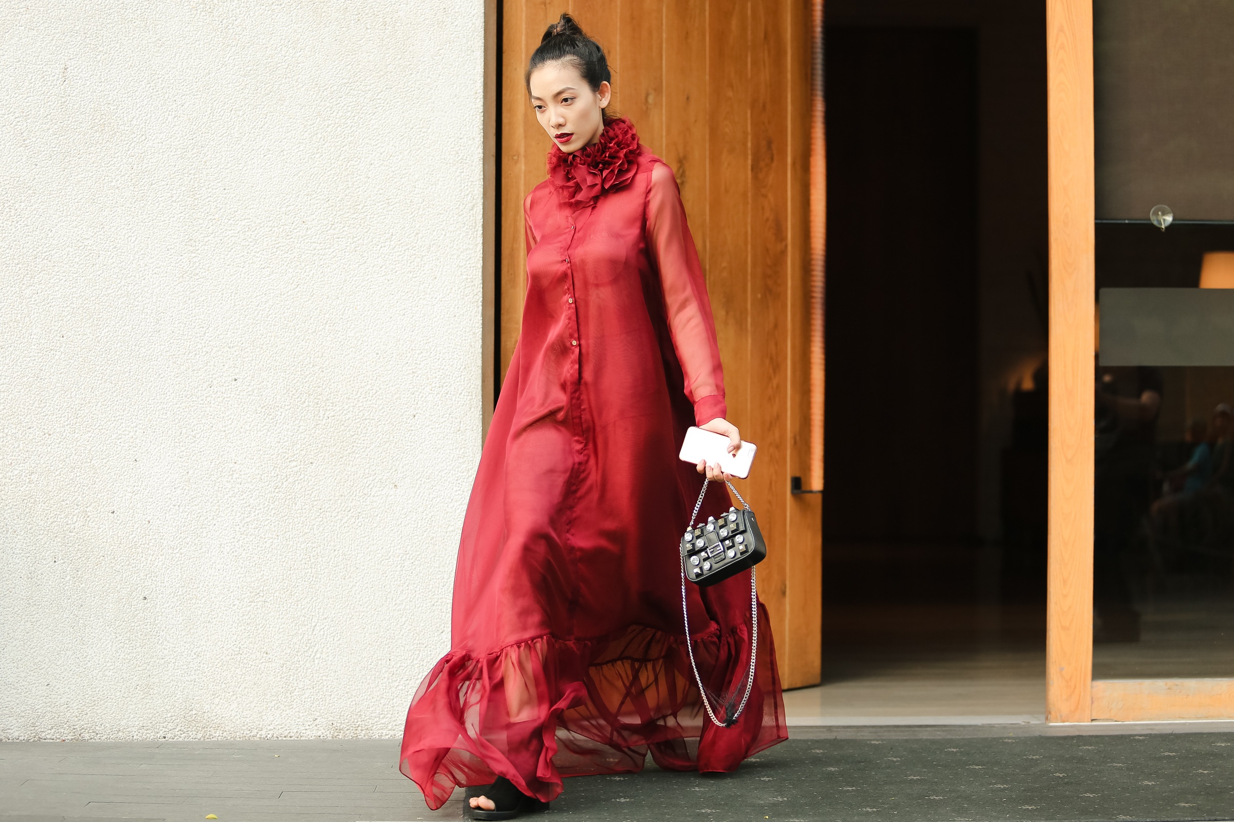 Street style mau sac song dong o Tuan le thoi tran anh 5