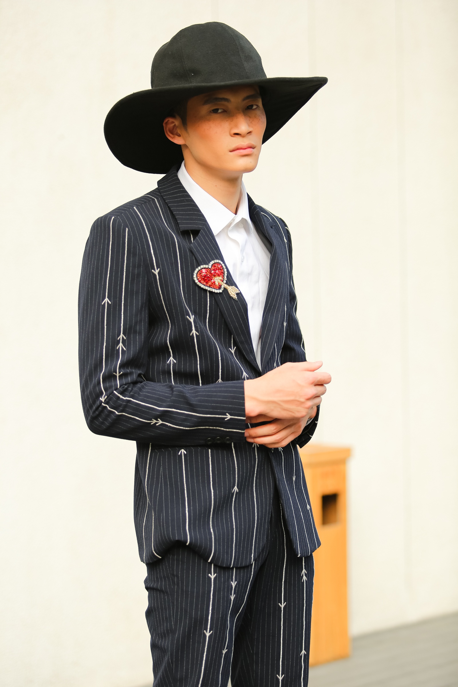 Street style mau sac song dong o Tuan le thoi tran anh 10