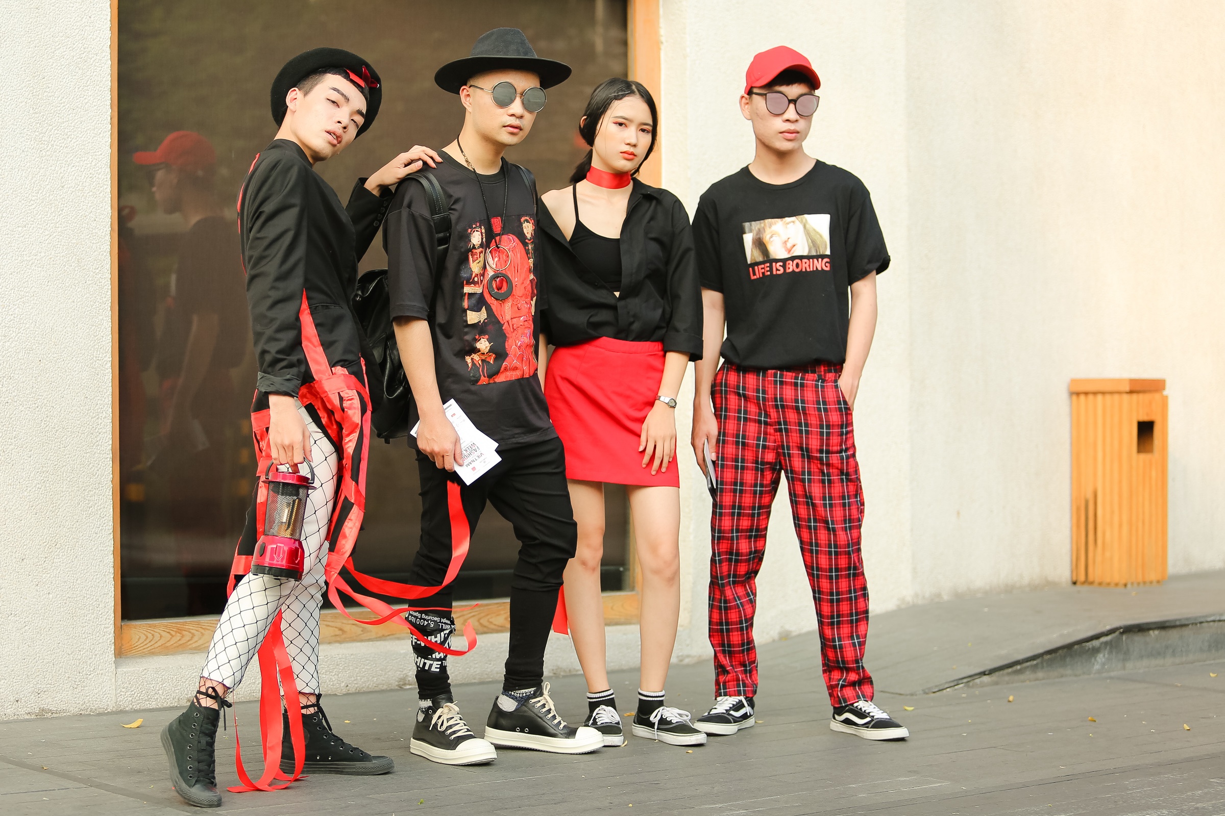 Street style mau sac song dong o Tuan le thoi tran anh 14