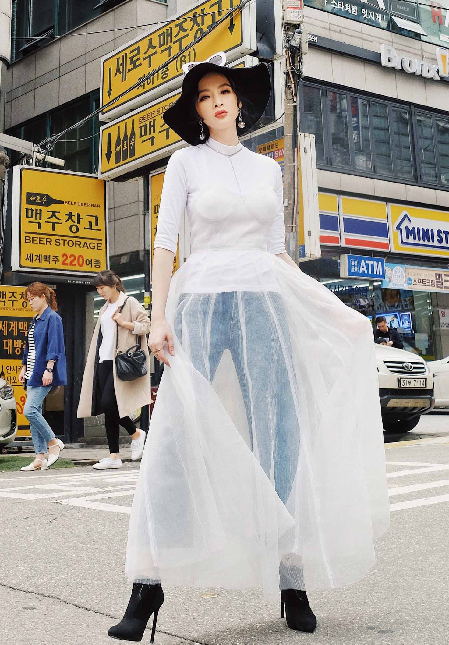 Phuong Trinh sanh dieu tren pho Han Quoc anh 7