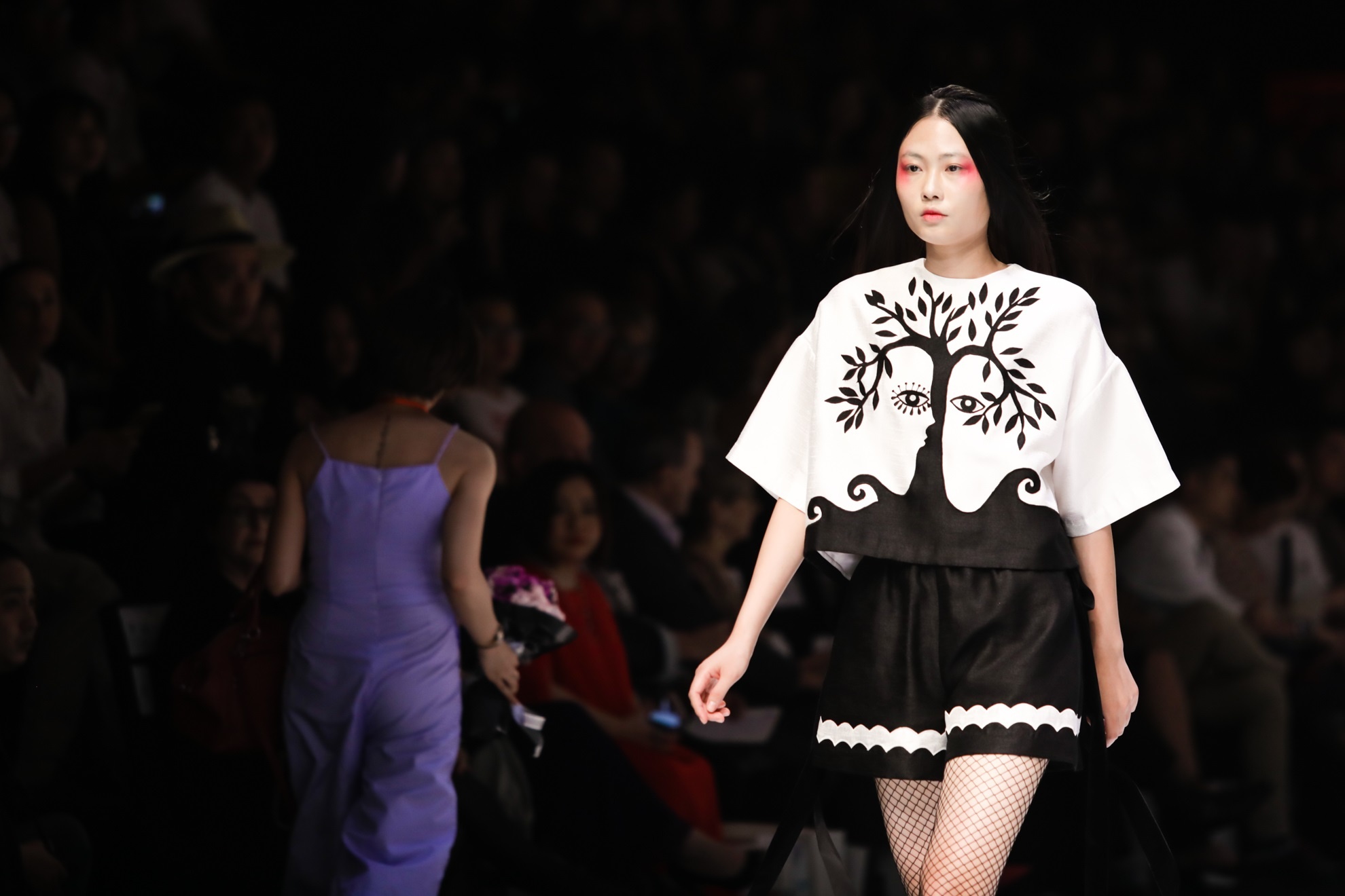 Vo Hoang Yen lam vedette du da giai nghe anh 5