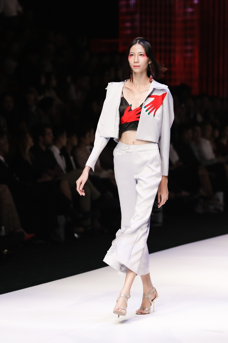 Vo Hoang Yen lam vedette du da giai nghe anh 8