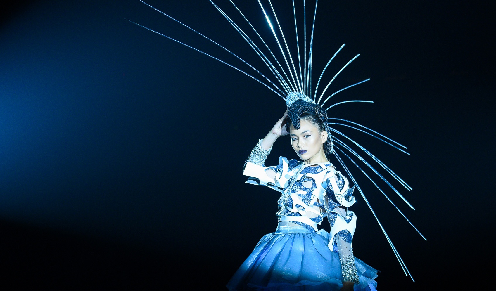 Mau Thuy lieu xieu tren san dien vi phu kien 20 kg hinh anh