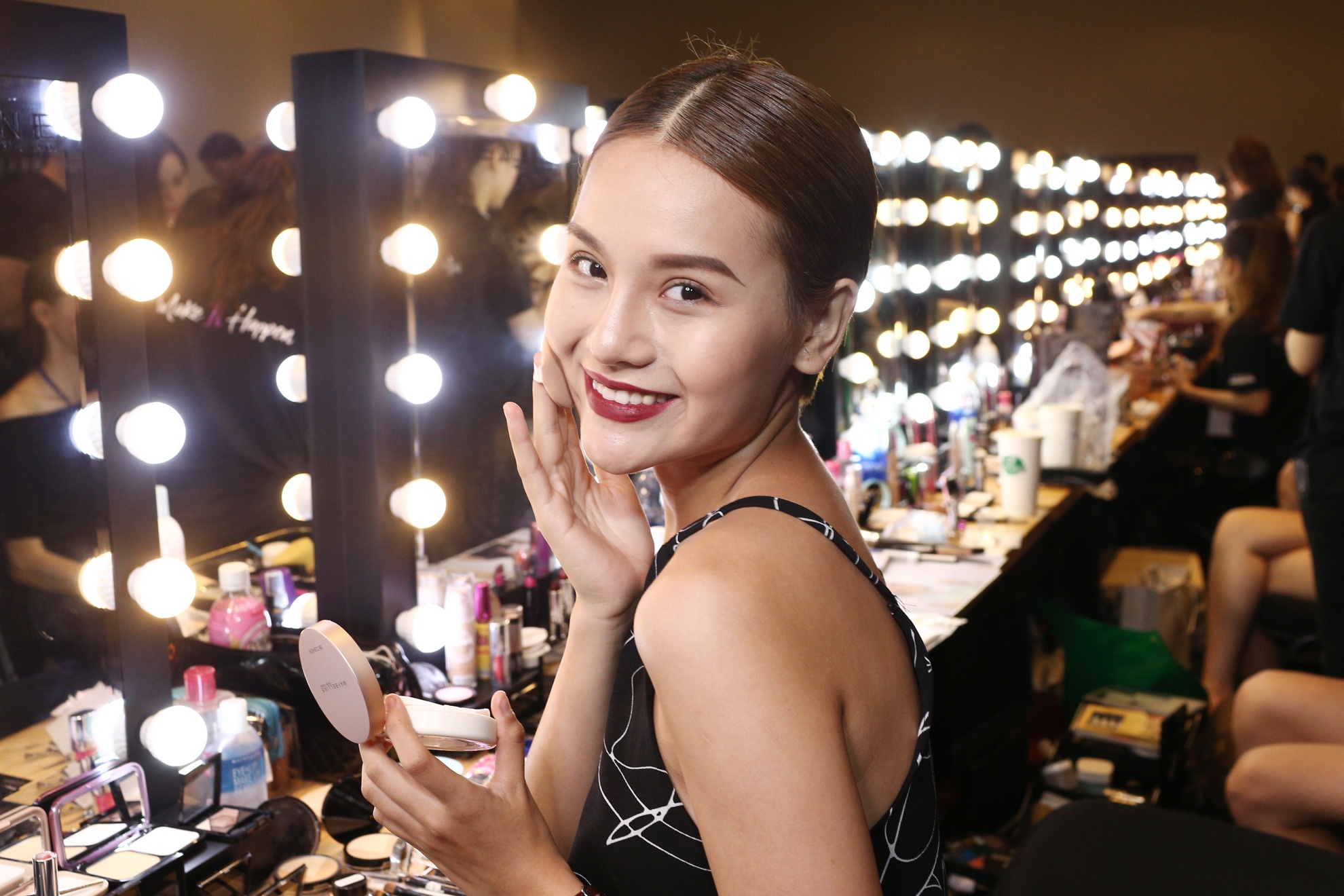 Tuan le thoi trang lang xe trang diem mau nong anh 9