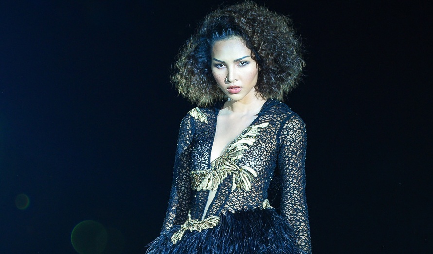 Minh Trieu bi thuong o chan van catwalk cung Thanh Hang hinh anh