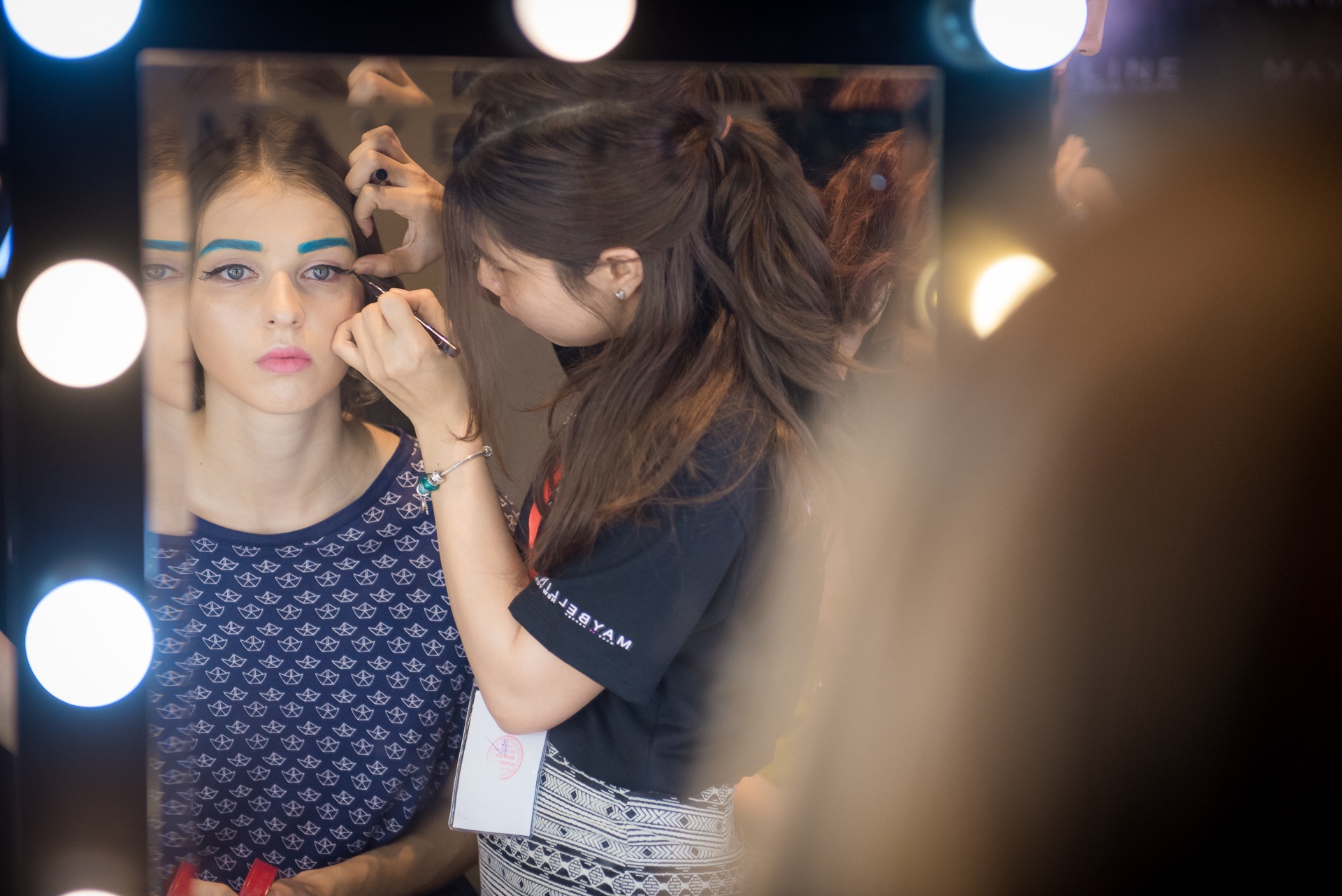 Chan may sac mau noi bat o  Tuan le Thoi trang anh 4