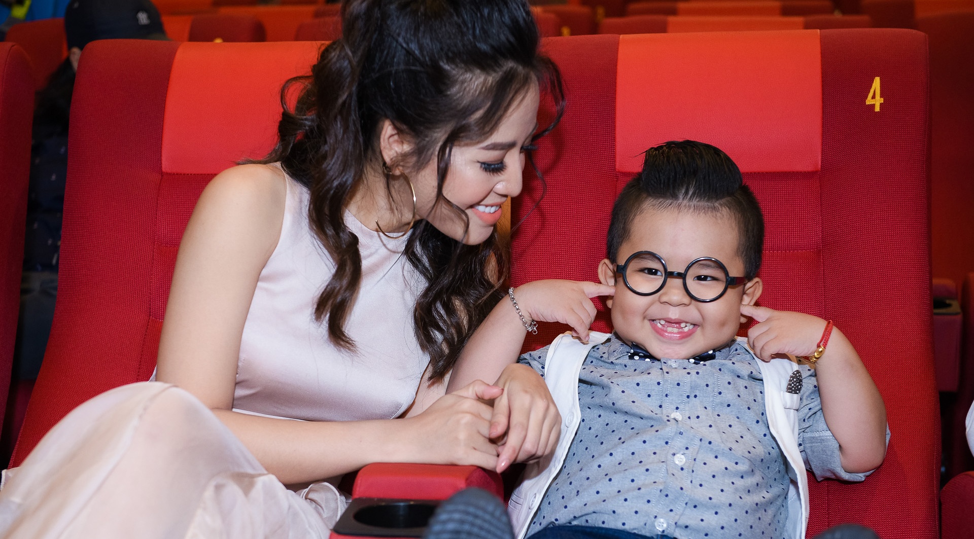 Ku Tin dang yeu khi gap go doan phim 'Anh em sieu quay' hinh anh